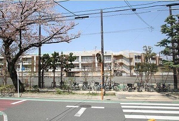 給田小学校 810m