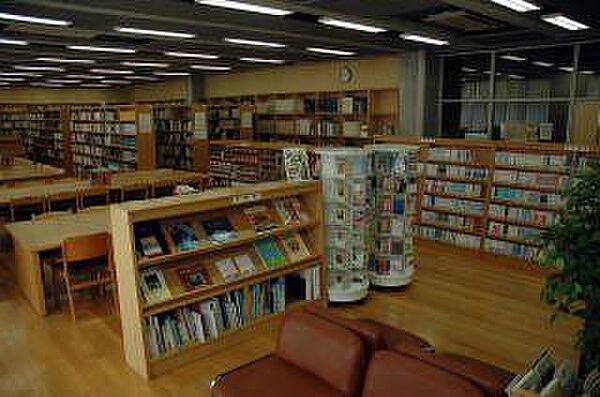 世田谷区立粕谷図書館 1150m