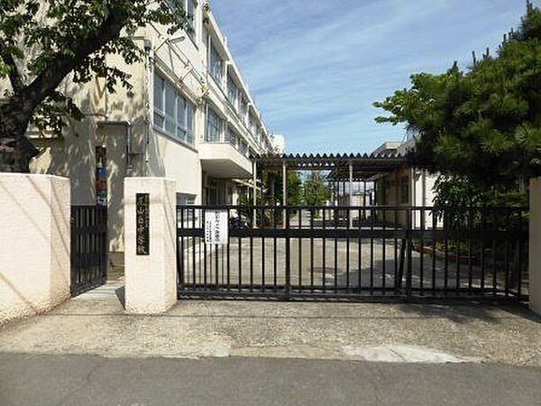 世田谷区立尾山台中学校 410m
