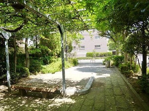上用賀四丁目公園 530m
