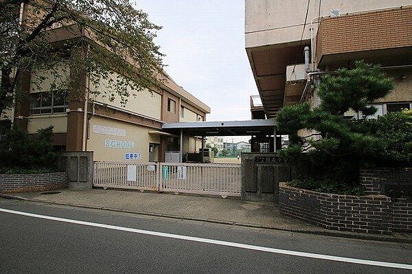 弦巻中学校 430m