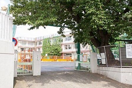 八幡小学校 930m