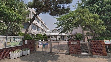 世田谷区松丘小学校 670m