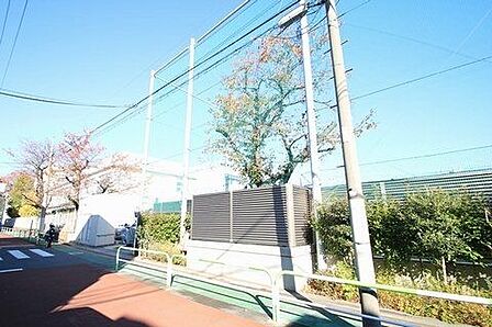 世田谷区立中里小学校 340m