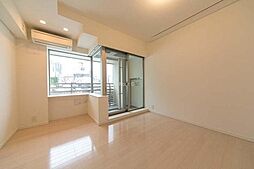 六本木エムケイアートレジデンス 2階1Kのリビング/ダイニング