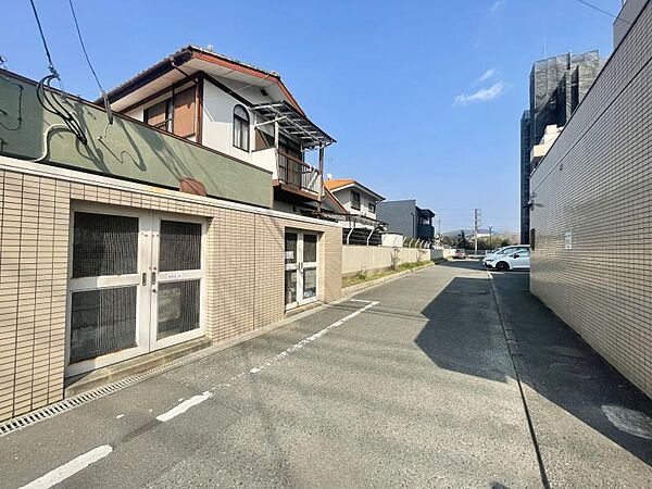 敷地内ゴミ置き場のため、ゴミ出しが非常に便利で手間が省けます♪