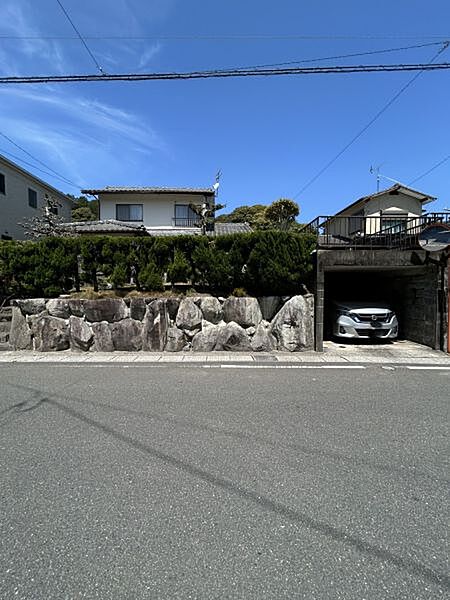 南東向きのお土地で陽当り通風良好です！日照や開放感を重視される方にもおすすめです♪
