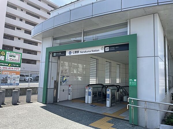 七隈駅まで　3011m　徒歩約38分　●福岡大学の北に位置することから、周辺はアパートや居酒屋などが並ぶ学生街となっています。