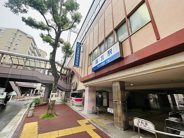 高宮駅まで　1512m　徒歩約19分●西鉄天神大牟田線の駅です。普通電車の停車駅です。朝の通勤時間帯は急行電車も停車します。基本的に1時間6本ほどあります。