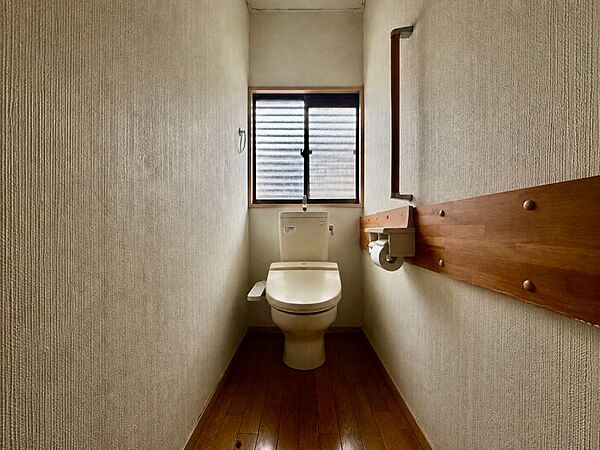 トイレは各階に完備！朝の混雑時や夜間も気兼ねなく使えて安心です♪一部CG加工により残置物を除去しています。