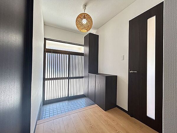 玄関には収納完備！家族分の靴をまとめて収納でき玄関まわりをきれいに保てます♪