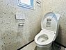 トイレ：リモコン付き温水洗浄便座でいつでも清潔に保てます♪