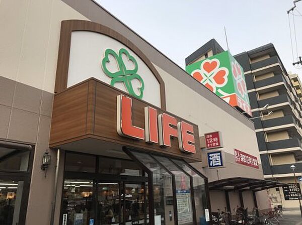 画像30:【スーパー】 ライフ 十三東店まで384ｍ
