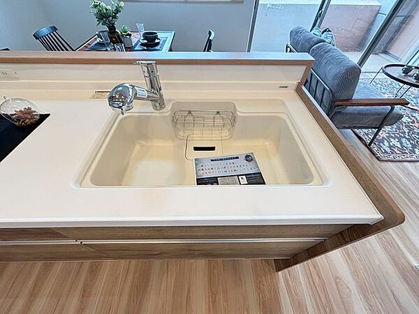 広いシンクはお料理前後も使いやすく便利です♪