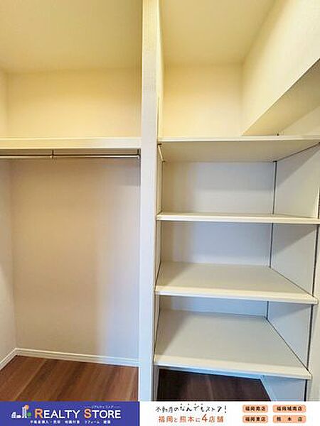 棚付きなので整理もしやすくお部屋を広く活用できます♪