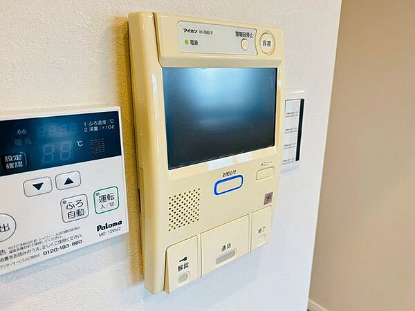 家の中から訪問者を確認できるのでお子様にも安心です♪