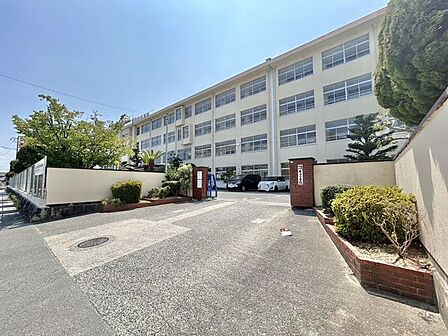 福岡市立片江小学校 徒歩9分。 710m