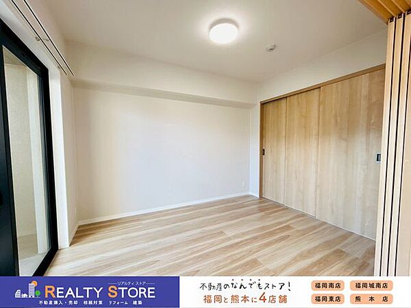 バルコニーに面した明るいお部屋♪