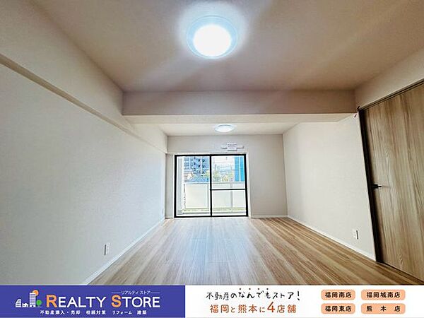 約16帖のゆとり空間♪ナチュラルカラーのフローリングが室内を明るくしてくれます。
