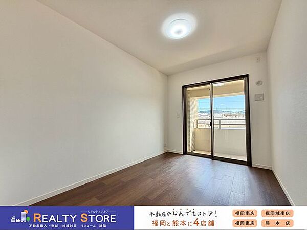 バルコニーに面した明るいお部屋♪主寝室におすすめ♪