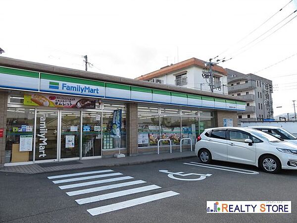ファミリーマート春日白水ヶ丘店 徒歩4分。 290m