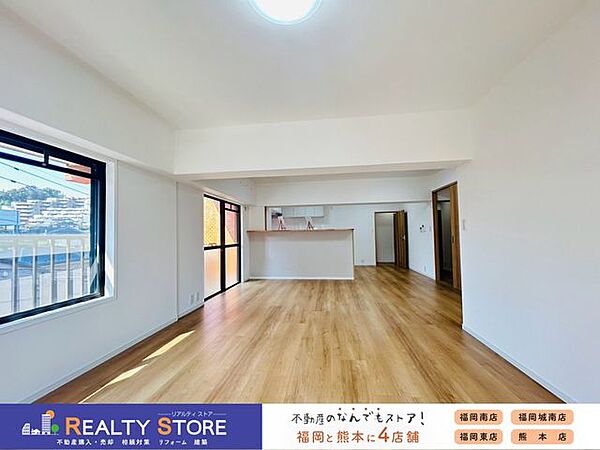 二面採光の明るいリビング♪家具の配置がしやすい窓設計です♪