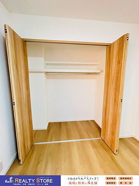 棚付きなので整理もしやすくお部屋を広く活用できます♪