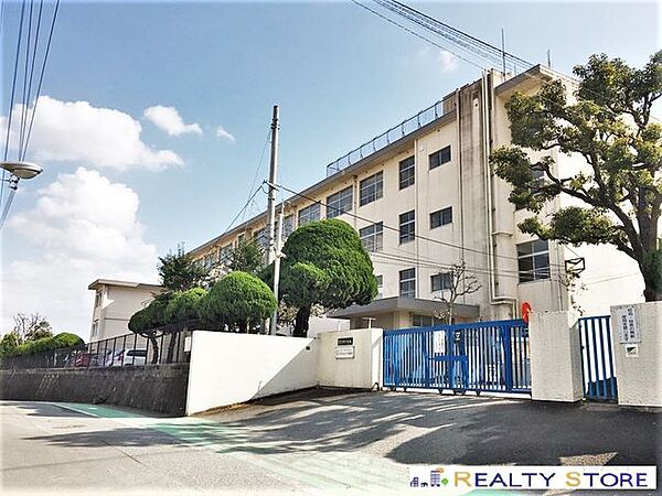 福岡市立小笹小学校 徒歩14分。 1120m