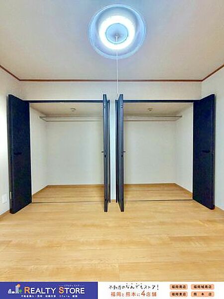 大容量のクローゼット完備でお洋服や大き目のお荷物もスッキリ収納が可能です♪
