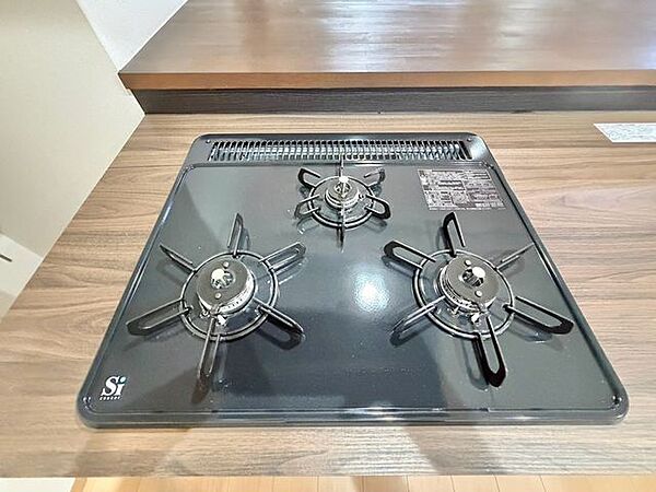 火力にこだわるお料理など、使い勝手良好の3口コンロです♪