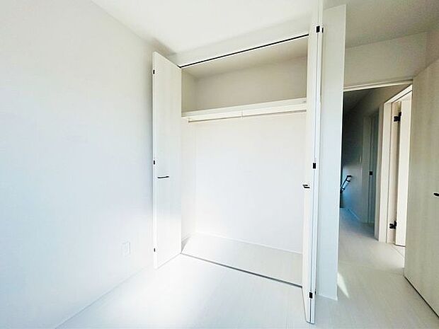 ☆クローゼット☆大きな収納スペースが魅力的♪全居室に収納を完備しているため、居室の有効活用ができます♪