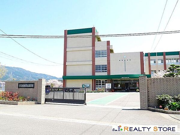 福岡市立内野小学校 徒歩9。 650m