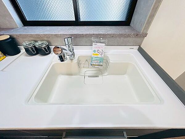 広いシンクはお料理前後も使いやすく便利です♪
