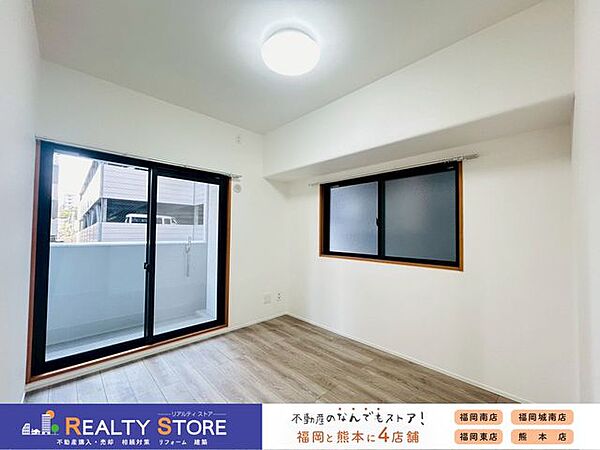 バルコニーに面した明るいお部屋♪