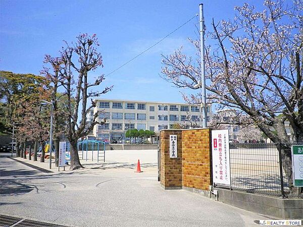 福岡市立香住丘小学校 徒歩7分。 540m
