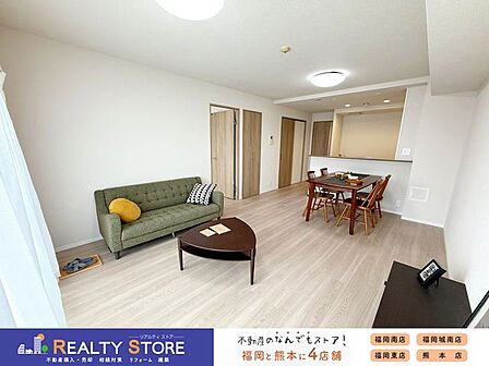 【寛ぎの空間】リビングは家族全員の集まる憩いの場、この場所を通じて家族の楽しい会話が聞こえてきそうなリビングですね♪