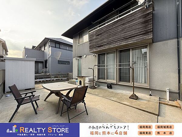【庭】広いお庭では、夏場はプールやBBQなどもお楽しみいただけます♪もちろん自転車やお子様の三輪車など置き場に困る物も置けてたいへん便利です