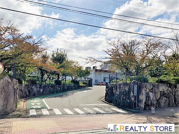 新宮町立新宮東小学校 徒歩12分。 900m