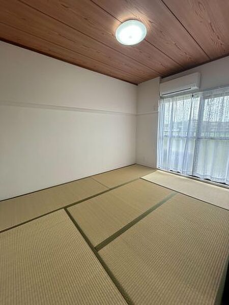 【和室】畳が心地よい和室♪客間としてはもちろん、小さいお子さまの遊びスペースにもおススメ♪