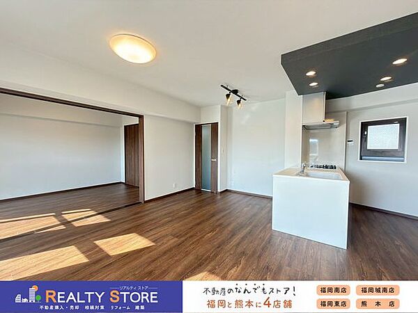 【寛ぎの空間】リビングは家族全員の集まる憩いの場、この場所を通じて家族の楽しい会話が聞こえてきそうなリビングですね♪