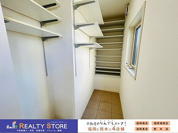 【玄関収納】大容量の玄関収納♪可動棚なので靴に合わせた収納が出来ます♪