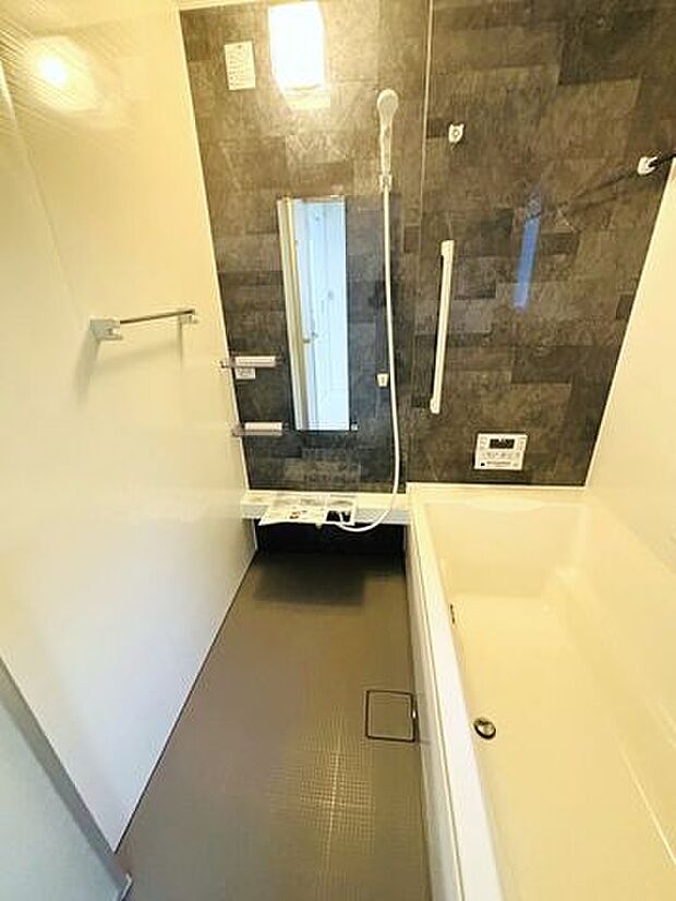 ☆浴室☆1坪タイプのユニットバス♪足を伸ばしてゆったりとご入浴頂けます♪一日の疲れを癒す空間です♪