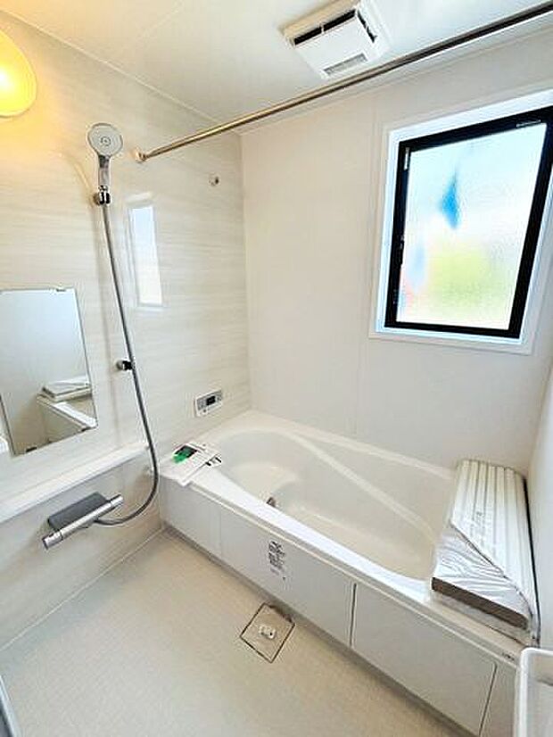 ☆浴室☆1坪タイプのユニットバス♪足を伸ばしてゆったりとご入浴頂けます♪一日の疲れを癒す空間です♪