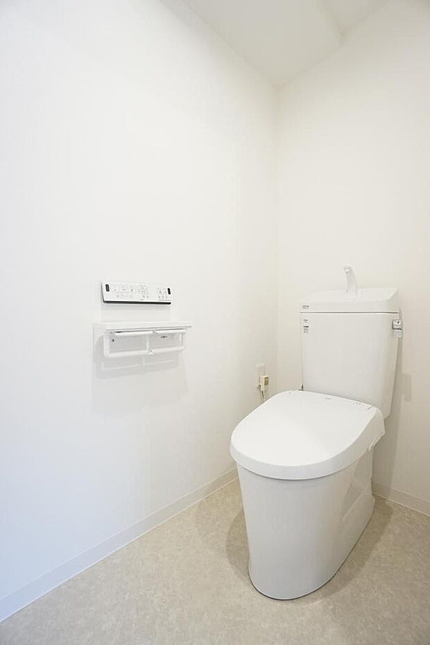 ＜新品＞トイレ本体、温水洗浄便座交換済み♪節水型のトイレで水道代も節約できます！