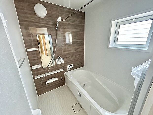 手足を伸ばしてゆったりと寛げるバスタブ 一日の疲れを癒して下さい