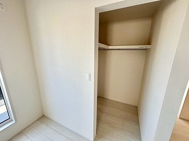 沢山の衣類もお任せ ウォークインクローゼットでたっぷり収納