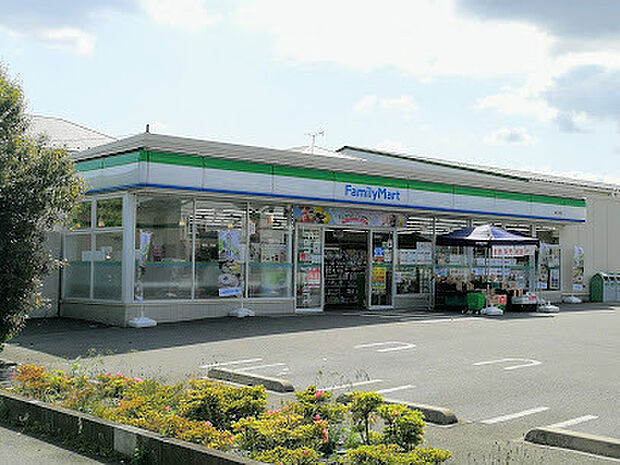 ファミリーマート柏大室店(680m)