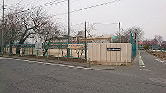 新座市立石神小学校（330m）