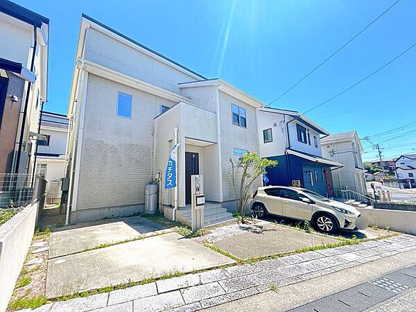 【現地外観】築13年、サーラ住宅の住宅です。
