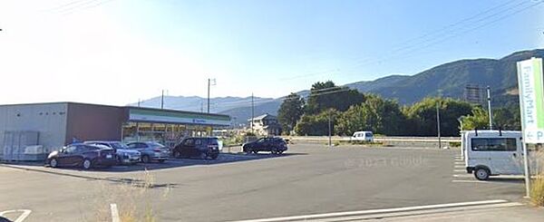 新城市立東郷西小学校 ファミリーマート新城富永店まで500ｍです。 550m